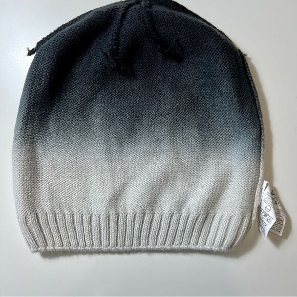 OLD NAVY EUC Winter Beanie Hat Dark to Light Gray Ombré - Picture 6 of 6